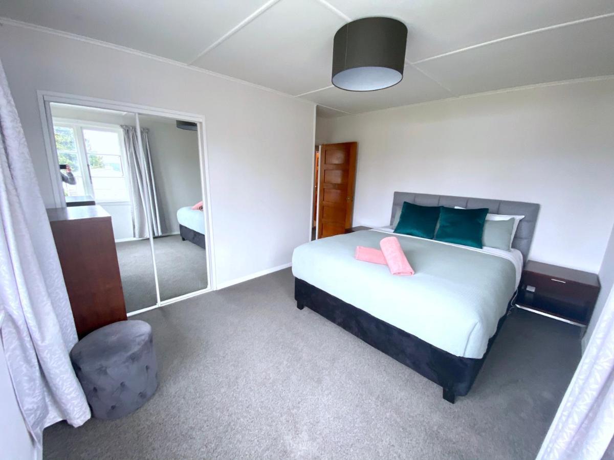 The Kiwi Bach Villa เลคเทคาโป ภายนอก รูปภาพ